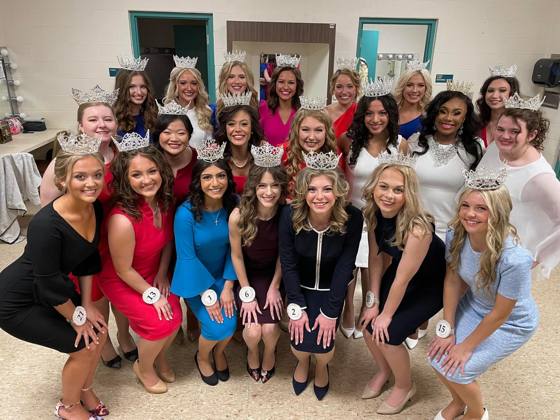 2022 Community Queens before Miss Blossomtime