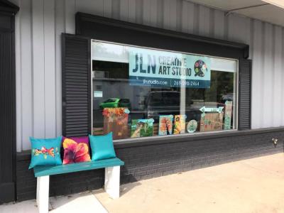 1400 square foot of creative space!