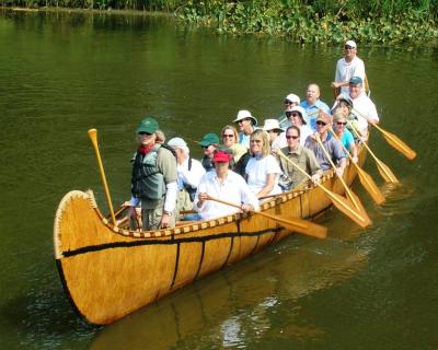 Group canoe