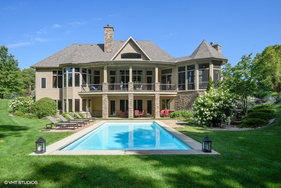 Luxury poolside