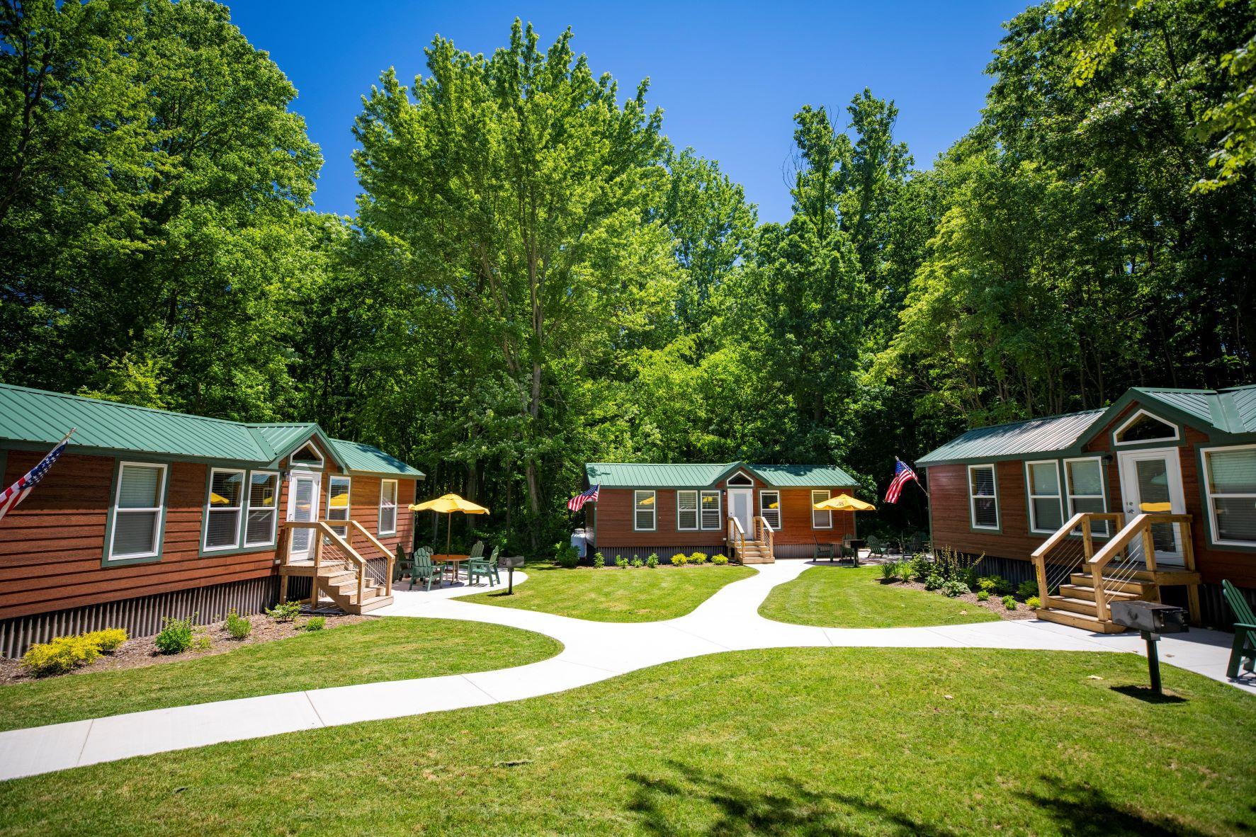 Deluxe cabins (exterior)